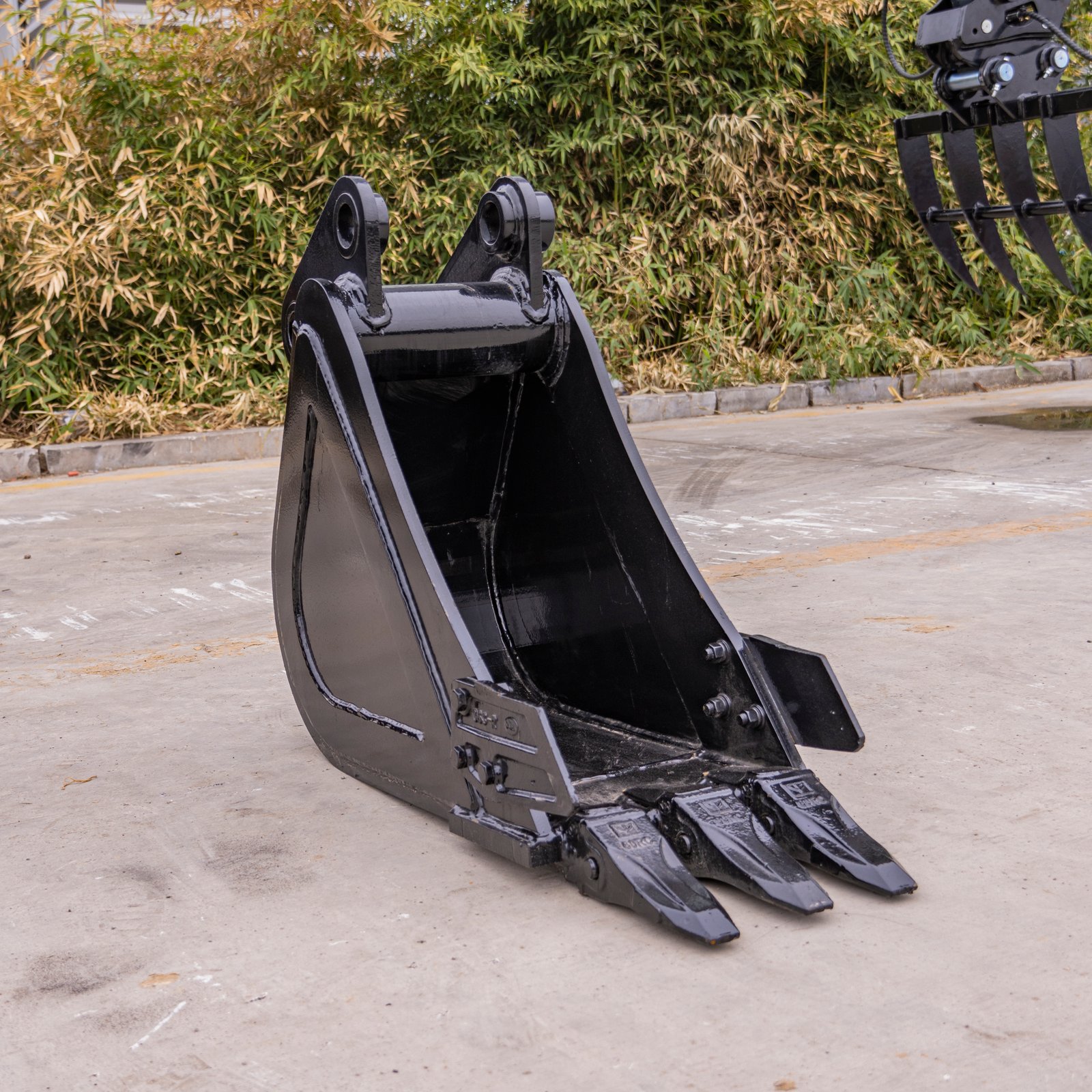 Excavator Trenching Bucket | TYPHON KUVUO 4.0 Heavy-Duty Narrow Digging Bucket – image 5